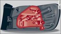 Halogen rear light: bulb carrier is highlighted