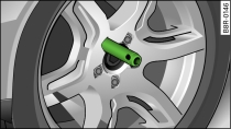 Substituição de uma roda: pino de montagem no furo de cima